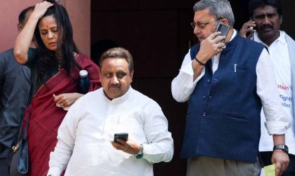 तृणमूल कांग्रेस के दो वरिष्ठ सांसद महुआ मोइत्रा और कल्याण बनर्जी एक बार फिर खुलकर आमने-सामने आए