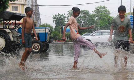 देशभर में समय से पहले पहुंचा मॉनसून, दिल्ली-राजस्थान में बारिश का अलर्ट जारी