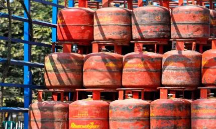 ऑनलाइन गैस बुकिंग पर लगी रोक? उपभोक्ताओं की बढ़ी परेशानी