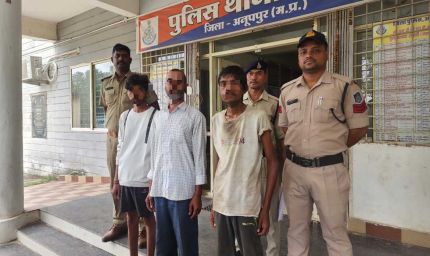 रात्री गश्त मे लंबे समय से फरार चल रहे 02 स्थाई गिरफ्तारी वारंट एवं 04 गिरफ्तारी वारंट के वारंटियों की किया गिरफ्तार