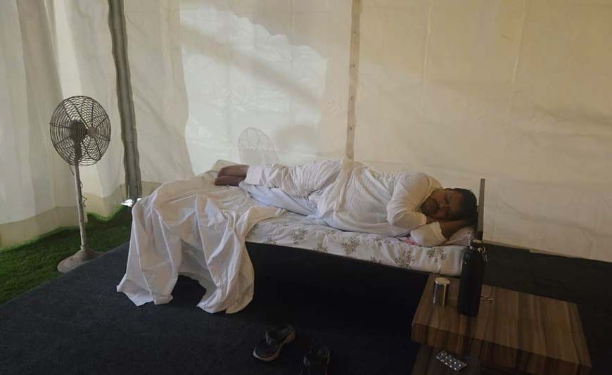ऊर्जा मंत्री प्रद्युम्न सिंह तोमर ने भोपाल में टेन्ट में किया रात्रि विश्राम
