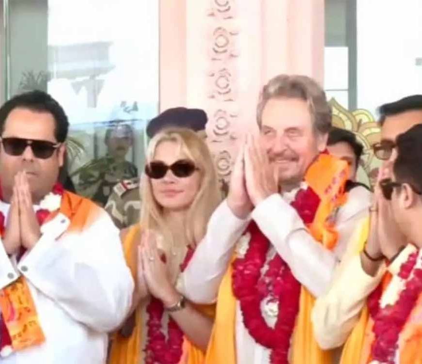 भारत दौरे पर आए अमेरिकी उद्योगपति एलन मस्क के पिता एरोल मस्क अयोध्या पहुंचे, श्रीराम के नारों से गूंजा एयरपोर्ट