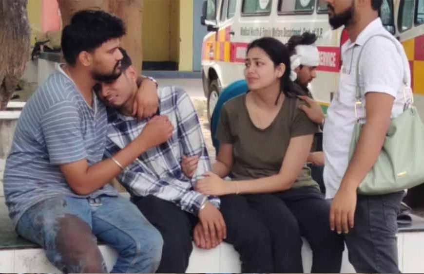 मथुरा के रहने वाले नैनीताल घूमने जा रहे बीटेक के छात्र की हादसे में मौत, ममेरा भाई घायल
