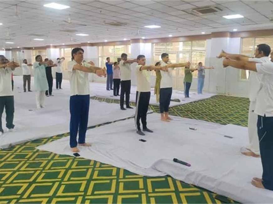 अंतर्राष्ट्रीय योग दिवस की तैयारियां- विशेष योग शिविर का आयोजन, मेयर व पार्षदों ने किया योग