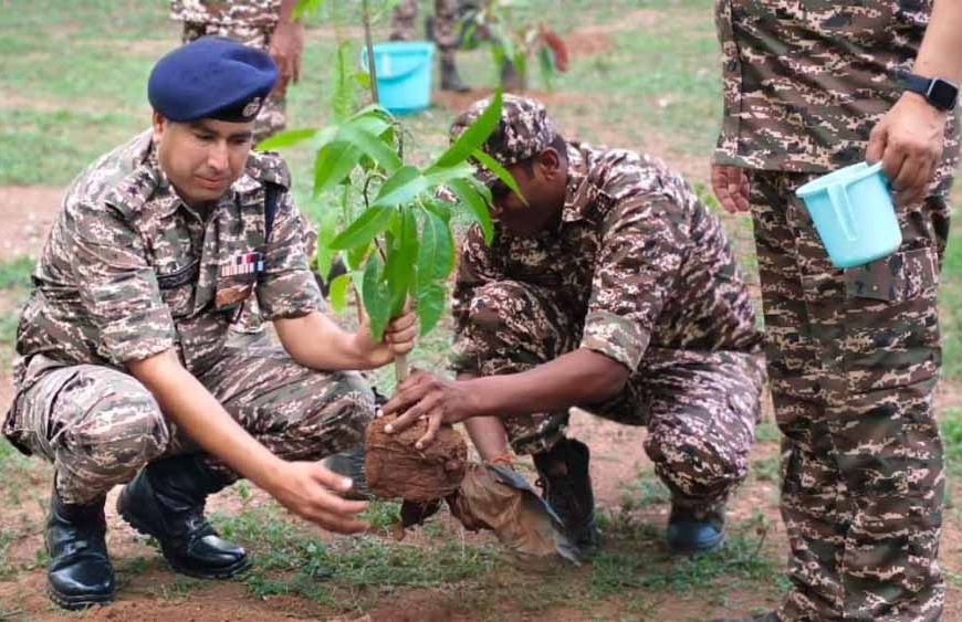 विश्व पर्यावरण दिवस के उपलक्ष में 65 वीं वाहिनी CRPF के F/ समवाय कुल्हाड़ीघाट में वृक्षारोपण का कार्यक्रम