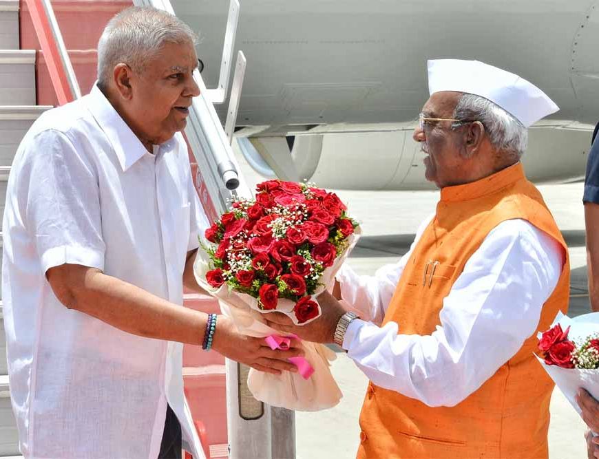 राज्यपाल बागडे ने उपराष्ट्रपति की अगवानी की