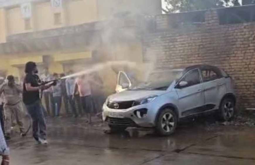 अनियंत्रित कार दीवार से टकराई, आग लगने से डॉक्टर की जिंदा जलकर हुई मौत
