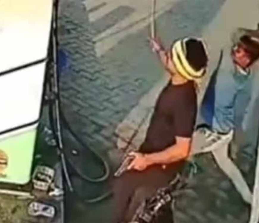 बेगूसराय में पेट्रोल पंप पर विवाद, दबंगों ने कर्मियों को दौड़ा-दौड़ा कर पीटा