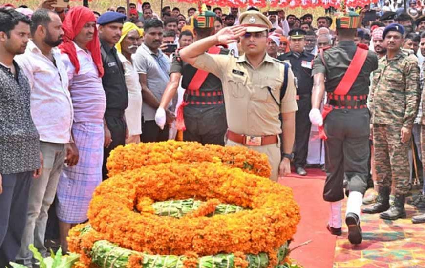 शहीद सुनील सिंह को सैन्य सम्मान के साथ दी गई अंतिम विदाई