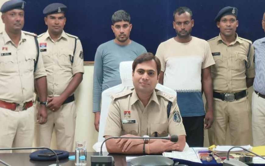 फर्जी दस्तावेज़ बनाने वाले एक अंतरराज्यीय गिरोह का पर्दाफाश, उत्तर प्रदेश के 2 युवक गिरफ्तार