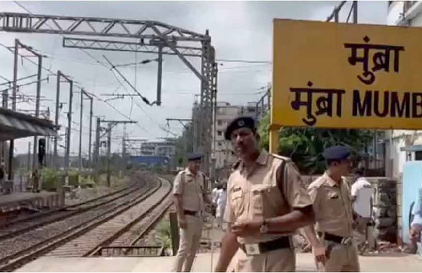 ठाणे के मुंब्रा रेलवे स्टेशन पर चलती ट्रेन से गिरे कई यात्री, चार लोगों की मौतों की आशंका