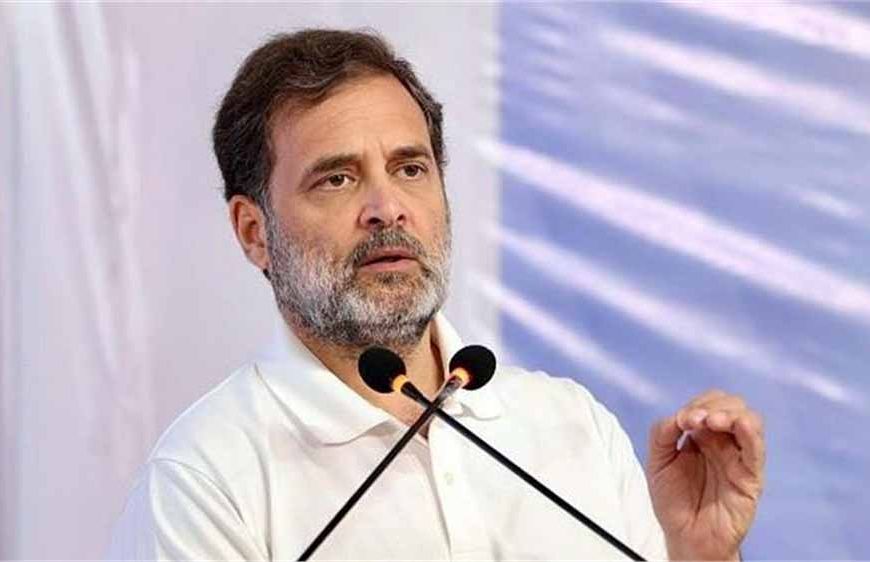 मुंब्रा रेलवे स्टेशन के पास एक चलती लोकल ट्रेन से कई यात्री गिरे, इस हादसे में 6 लोगों की मौत, राहुल गांधी ने BJP को जमकर घेरा