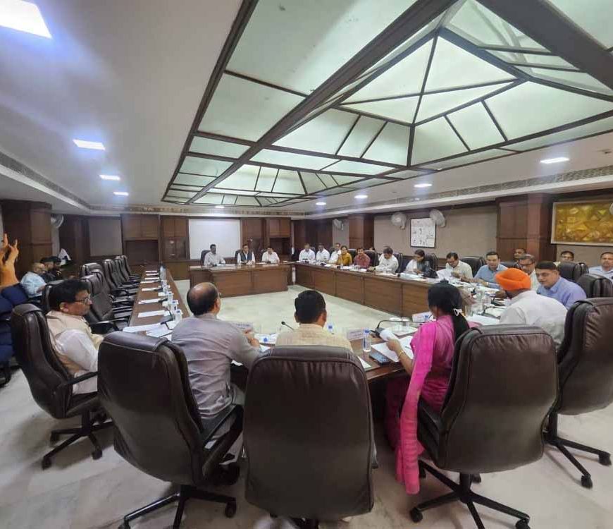 विधानसभा की याचिका एवं अभ्यावेदन समिति की बैठक में हुए विधायक शामिल
