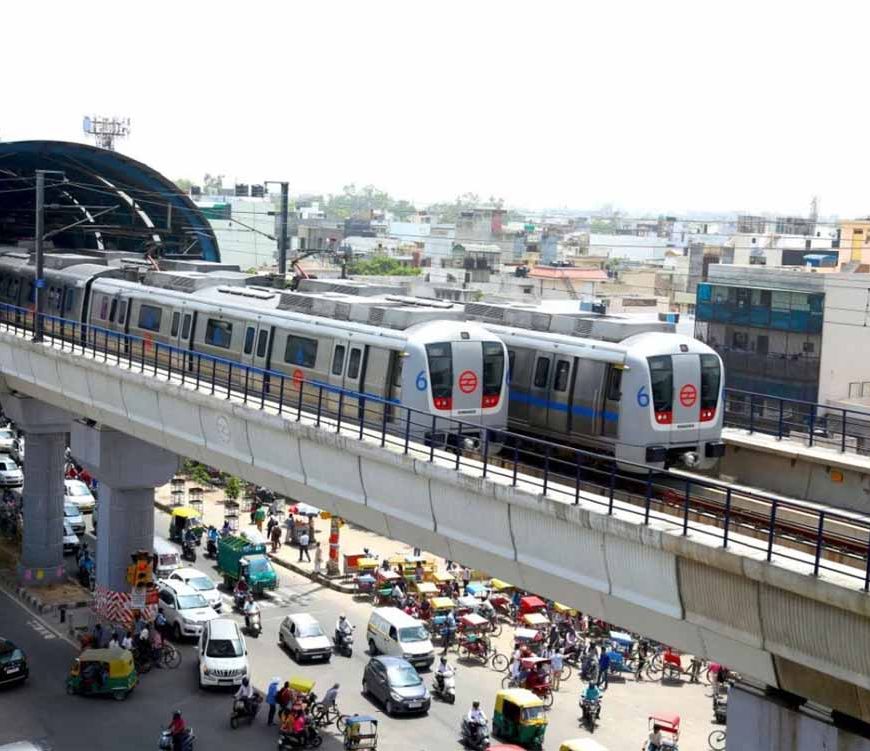 दिल्ली के इस मेट्रो स्टेशन पर अचानक लग गई आग, ट्रेनों की आवाजाही पर पड़ा असर, अब स्थिति सामान्य
