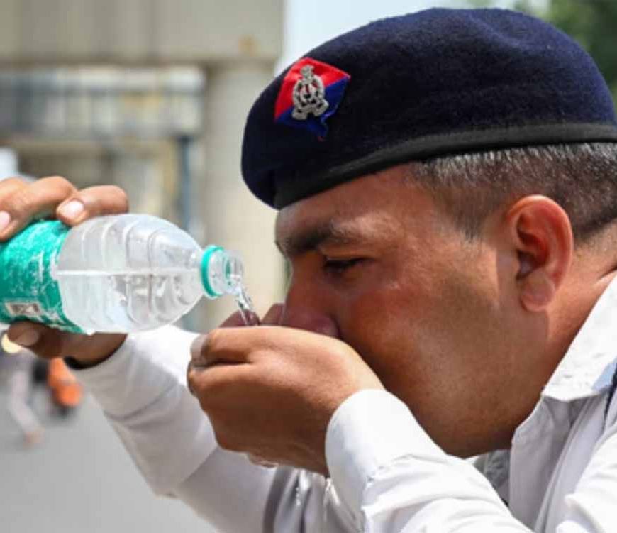 दिल्ली-एनसीआर में आसमान से बरस रही आग, पारा 45 डिग्री के पार, IMD ने बताया- कब होगी बारिश