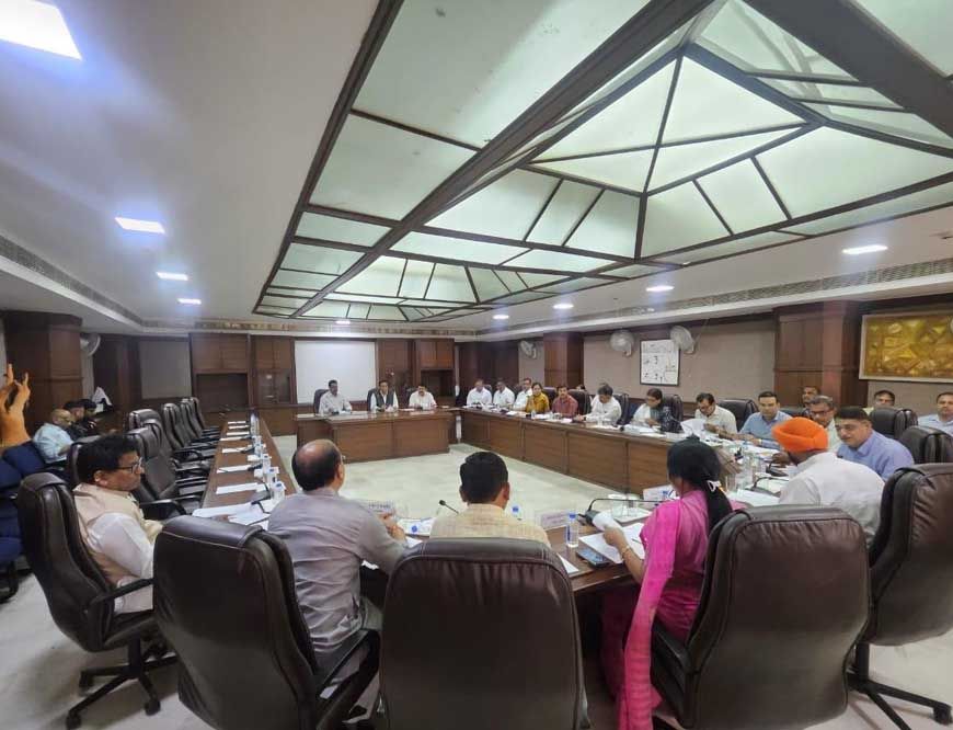 विधानसभा की याचिका एवं अभ्यावेदन समिति की बैठक में हुए विधायक शामिल