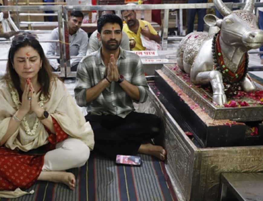 महाकाल के दरबार में बेटे संग पहुंची अभिनेत्री कुनिका सदानंद, कहा- धन्य हो गई दर्शन पाकर