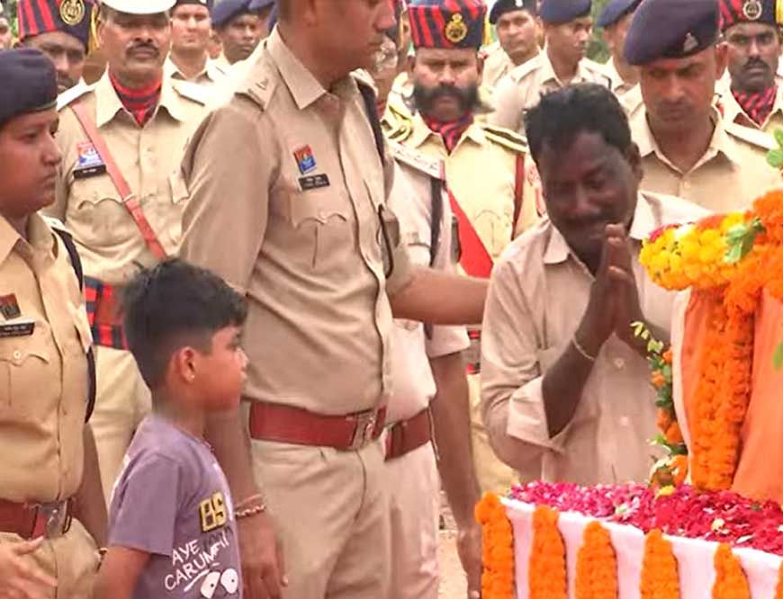 राजकीय सम्मान के साथ शहीद ASP आकाश गिरपुंजे का हुआ अंतिम संस्कार , सीएम विष्णुदेव साय ने दी अंतिम श्रद्धांजलि