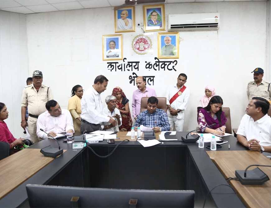 जनसुनवाई में 126 आवेदन प्राप्त हुए, कलेक्टर ने सुनी आवेदकों की समस्याएं