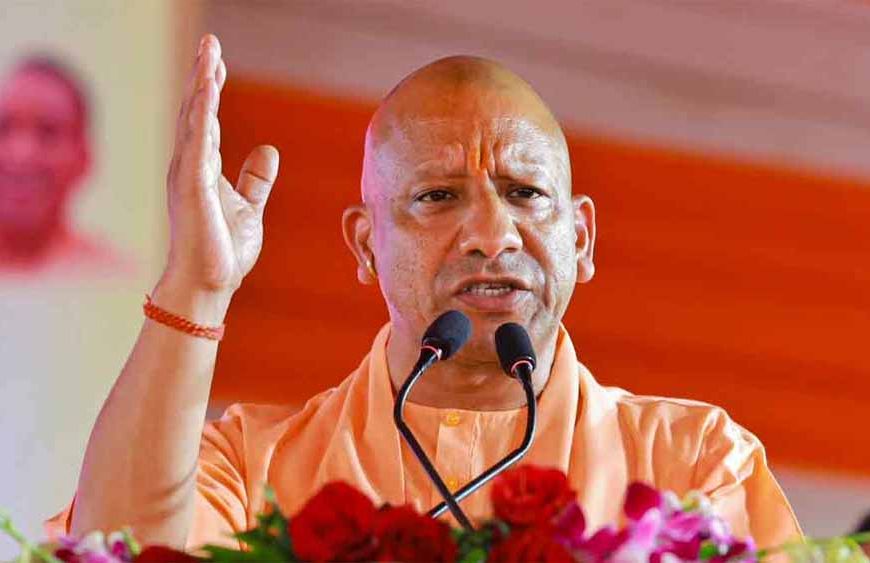 मुख्यमंत्री योगी आदित्यनाथ ने कार्यक्रम में 1243 करोड़ से 384 परियोजनाओं का लोकार्पण व शिलान्यास किया