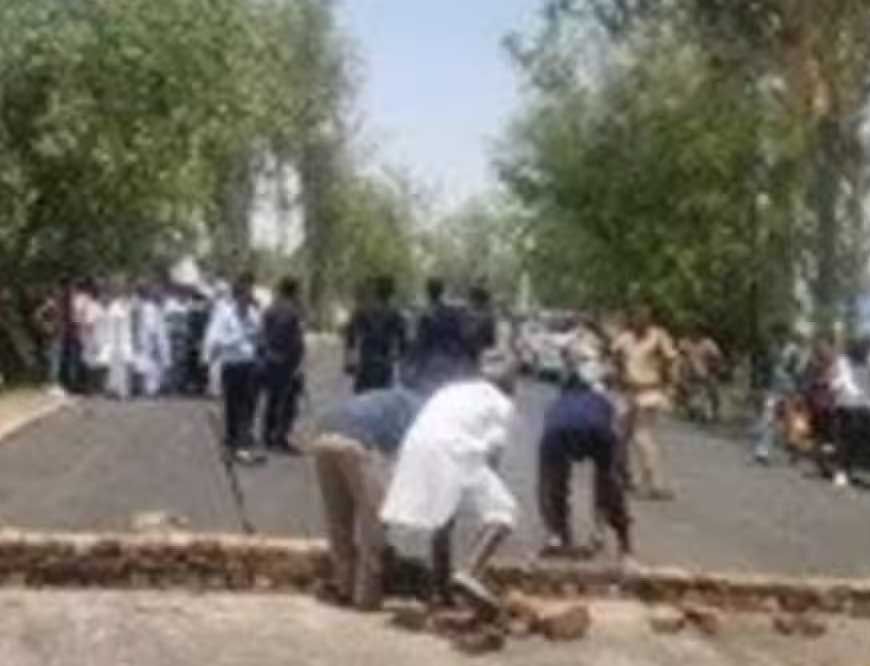 कम मिला मुआवजा तो हाईवे पर खड़ी की दीवार, किसान की हरकत से प्रशासन परेशान