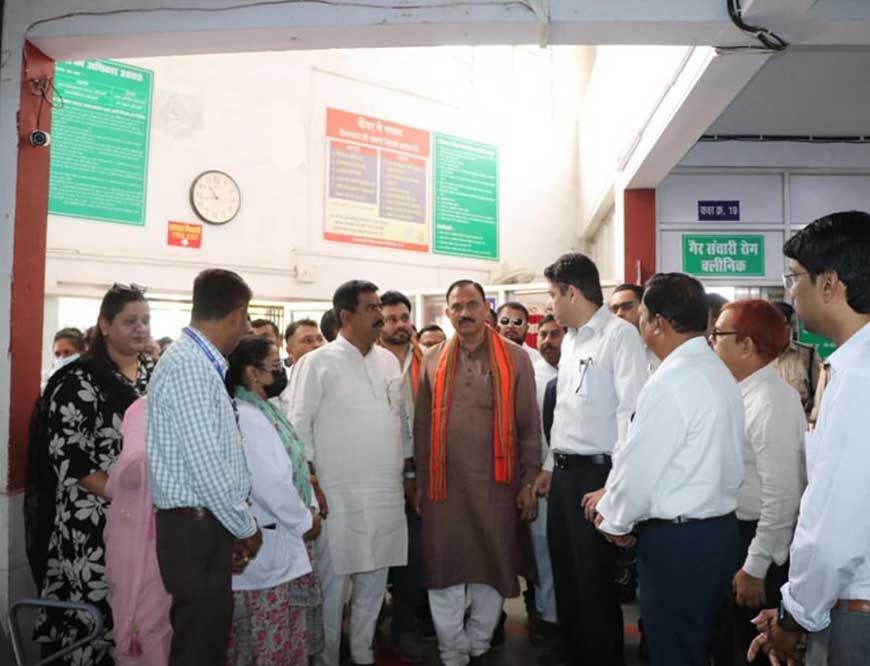 रायपुर : स्वास्थ्य मंत्री ने निर्माणाधीन शासकीय चिकित्सा महाविद्यालय तेलगरा का किया निरीक्षण