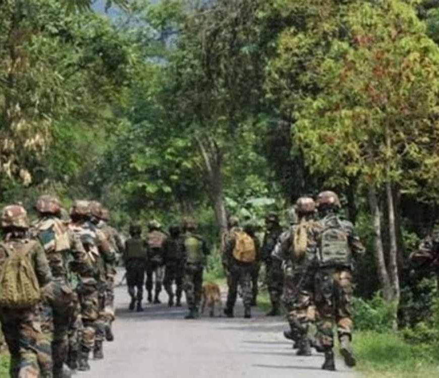 आतंकी हमले के बाद से भारतीय सुरक्षा बल हाई अलर्ट पर, सेना की वर्दी में दिखे 2 आतंकी, तलाशी अभियान जारी