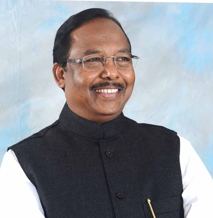 छात्रावास अधीक्षकों की पदस्थापना में पूर्ण पारदर्शिता बरती जाए : मंत्री नेताम