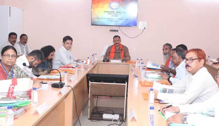 रायपुर : सरकारी मेडिकल कॉलेज बनें जनता की पहली पसंद : स्वास्थ्य मंत्री जायसवाल