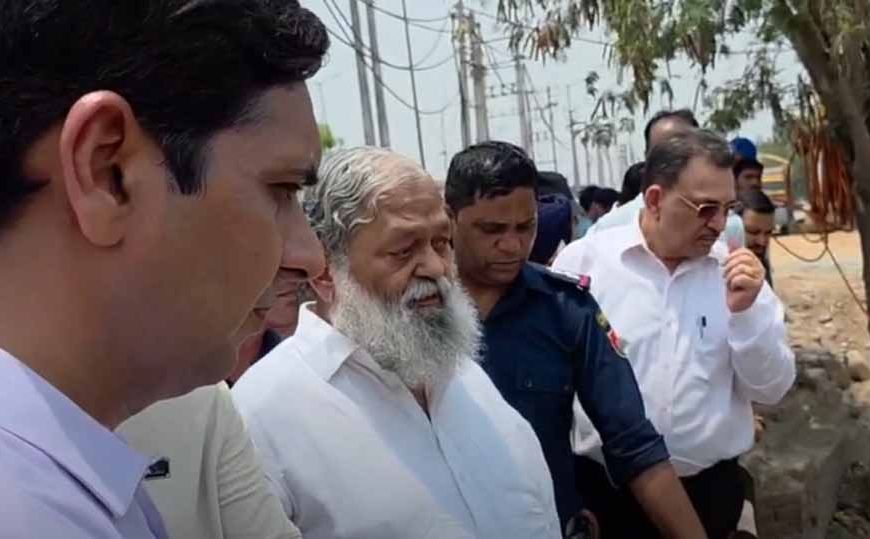 मंत्री अनिल विज ने मानसून को देखते हुए सभी अधिकारियो के साथ अंबाला छावनी का किया निरिक्षण