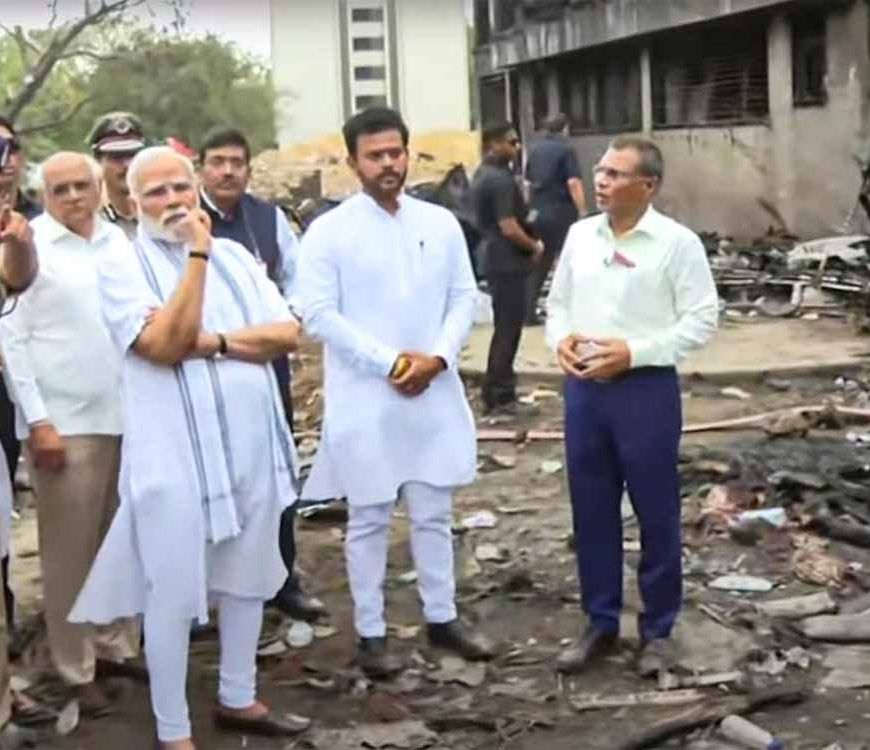 पीएम मोदी ने लिखा- अहमदाबाद में हुए विमान हादसे से हम सभी स्तब्ध हैं, इसे शब्दों में बयां नहीं किया जा सकता