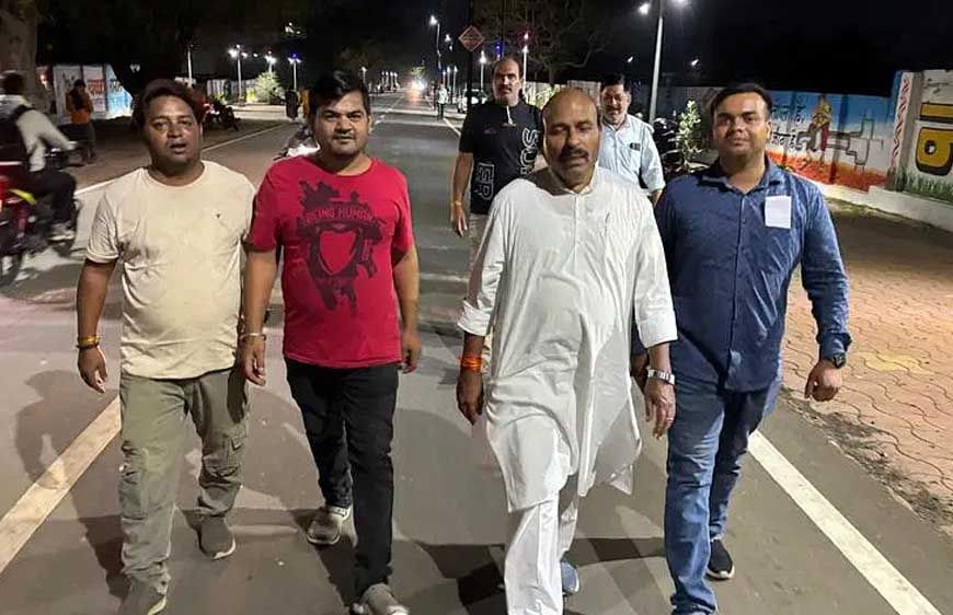 दमोह शहर की सड़कों पर घूमे केंद्रीय मंत्री खटीक ने लोगों से मुलाकात की और उनका हालचाल जाना