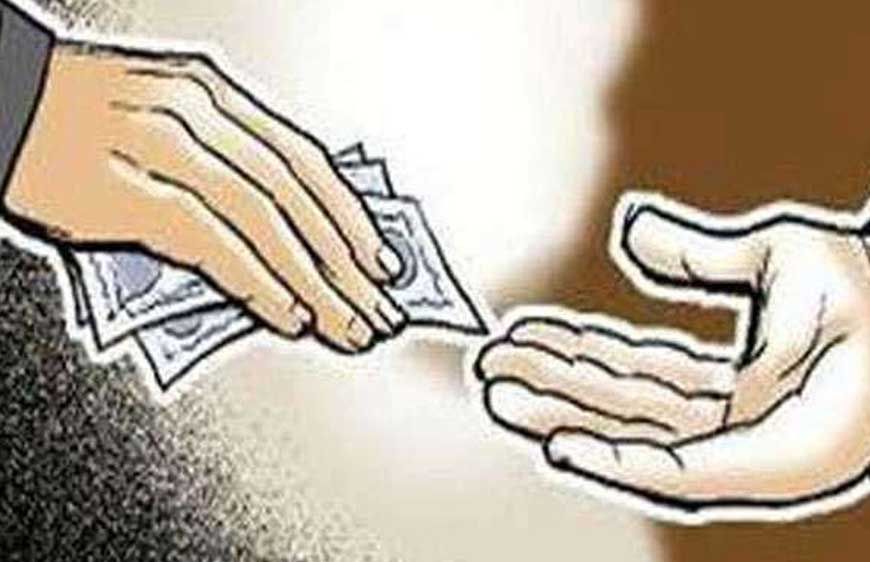 रिश्वत लेते रंगे हाथों पकड़ा गया रीडर, लोकायुक्त की कार्रवाई