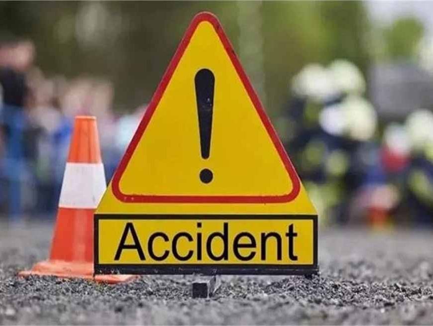 संगम स्नान करने आ रहे श्रद्धालुओं का वाहन पलटने से 18 लोग घायल, घटनास्थल पर मची चीख-पुकार