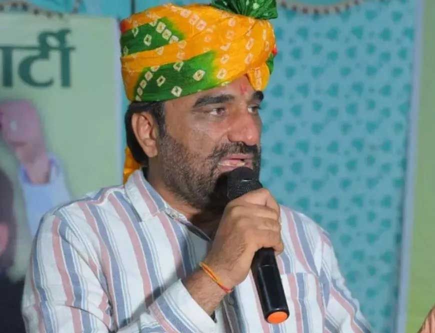 बेनीवाल ने कहा, "कांग्रेस में कोई नहीं जानता कि असली दूल्हा कौन, गहलोत खुद को दूल्हा बताते हैं, पायलट भी दावा करते .....