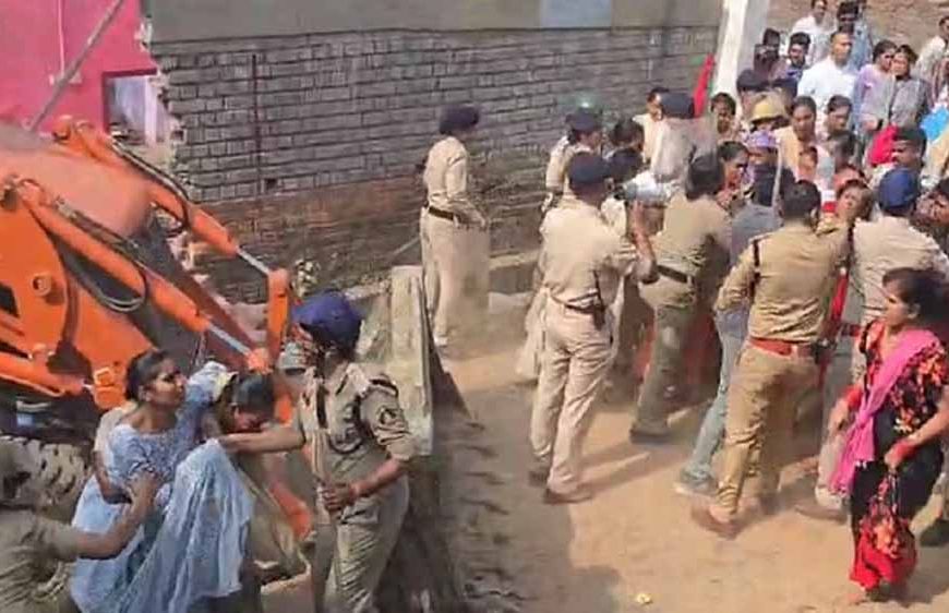 रायगढ़ में नये मरीन ड्राइव के निर्माण के लिए भारी विरोध के बावजूद तोड़फोड़ अभियान की शुरुआत