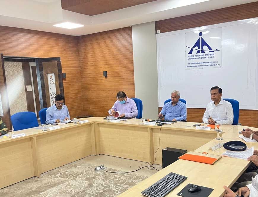 अहमदाबाद में प्लेन क्रेश होने के बाद इंदौर एयरपोर्ट के आसपास सुरक्षा व्यवस्था के लिए कडे़ कदम
