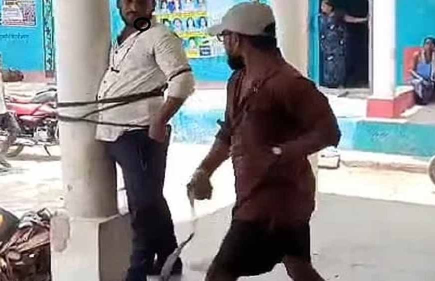 बलौदाबाजार में खनन माफियाओं की हैवानियत, युवक को खंभे से बांधकर बेरहमी से पीटा
