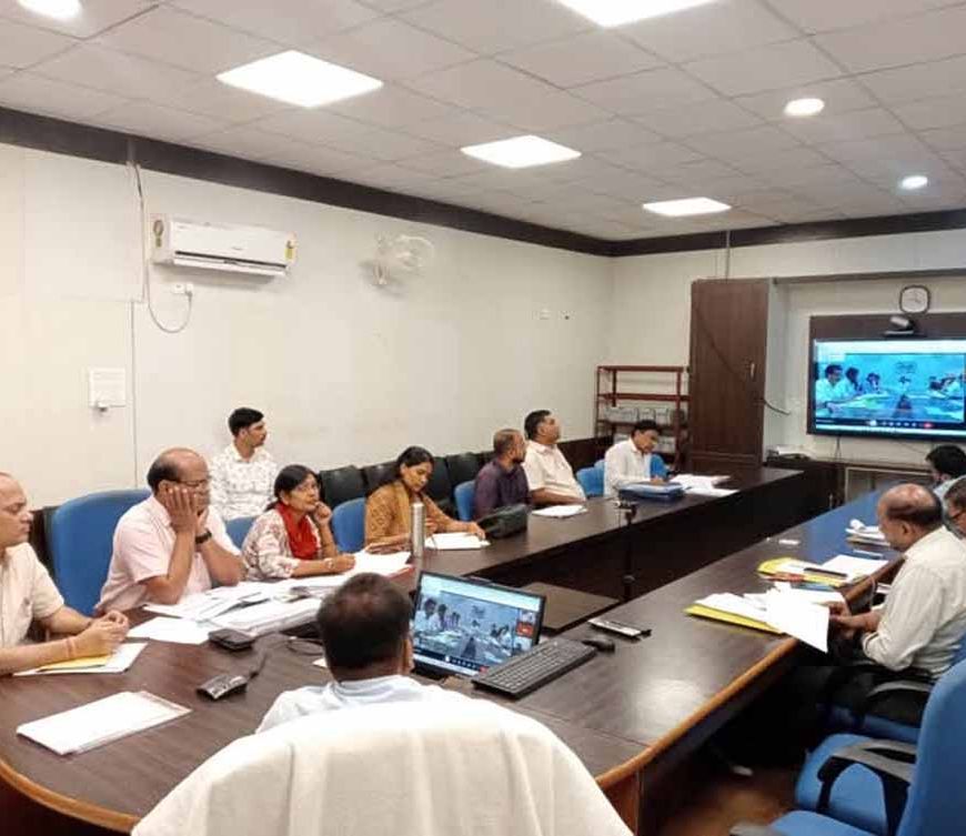 दलहन-तिलहन फसलों के साथ मोटे किस्म के अनाज उत्पादन के क्षेत्र विस्तार को प्राथमिकता दें : कमिश्नर बीएस जामोद
