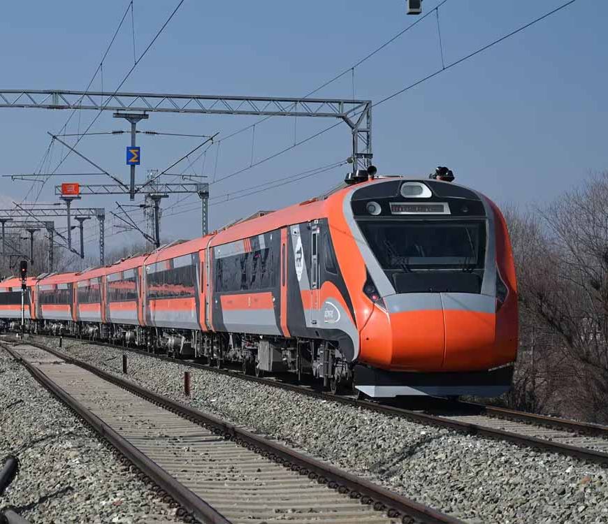 गोरखपुर से पटना तक वंदेभारत चलाने का रास्ता साफ, 20 जून से चलाने की तैयारी, पीएम मोदी दिखा सकते हैं हरी झंडी