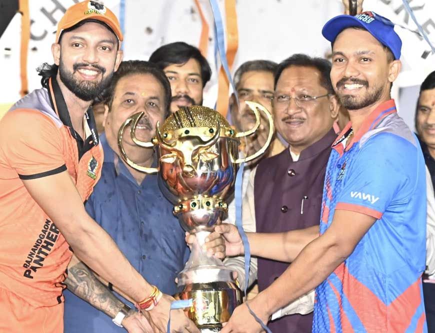 रायपुर : मुख्यमंत्री ने छत्तीसगढ़ क्रिकेट प्रीमियर लीग की विजेता टीमों को सौंपा विनर्स कप