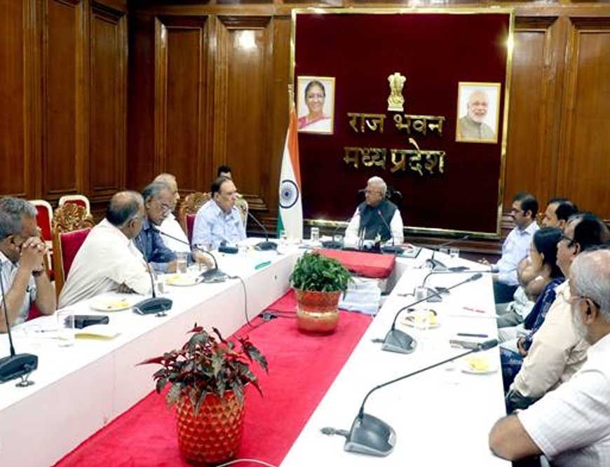 राज्यपाल पटेल से छत्तीसगढ़ में सिकल सेल के अनुभवी चिकित्सक की सौजन्य भेंट