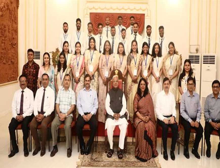 सेवा भाव के साथ जनसेवा ही लोक सेवक की पहचान : राज्यपाल पटेल