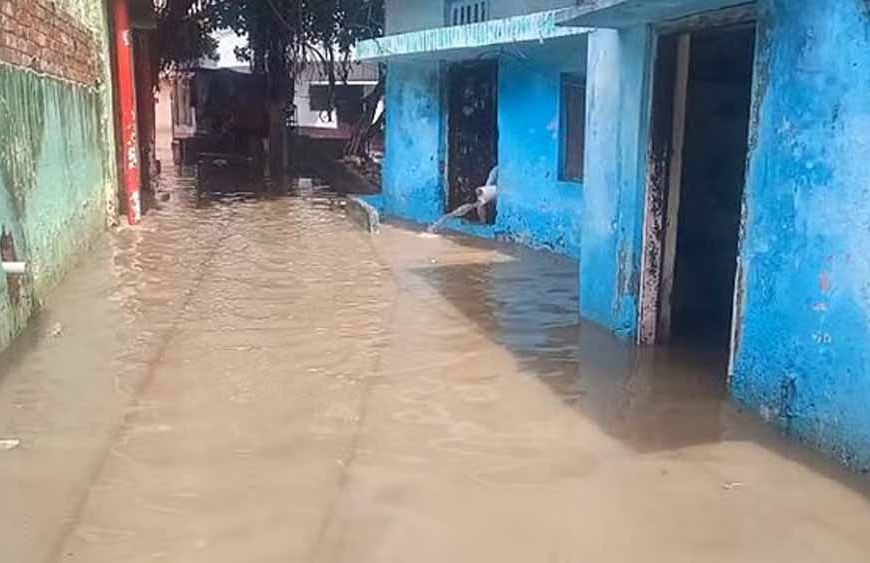 बरेली में भारी बारिश, जीवन अस्त-वियस्त, कई ट्रेनें प्रभावित