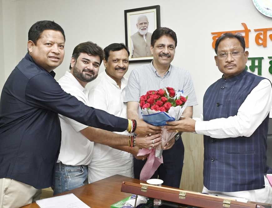 रायपुर : मुख्यमंत्री साय से छत्तीसगढ़ ओलम्पिक संघ के पदाधिकारियों ने की सौजन्य मुलाकात,ओलम्पिक दिवस आयोजन हेतु किया आमंत्रित