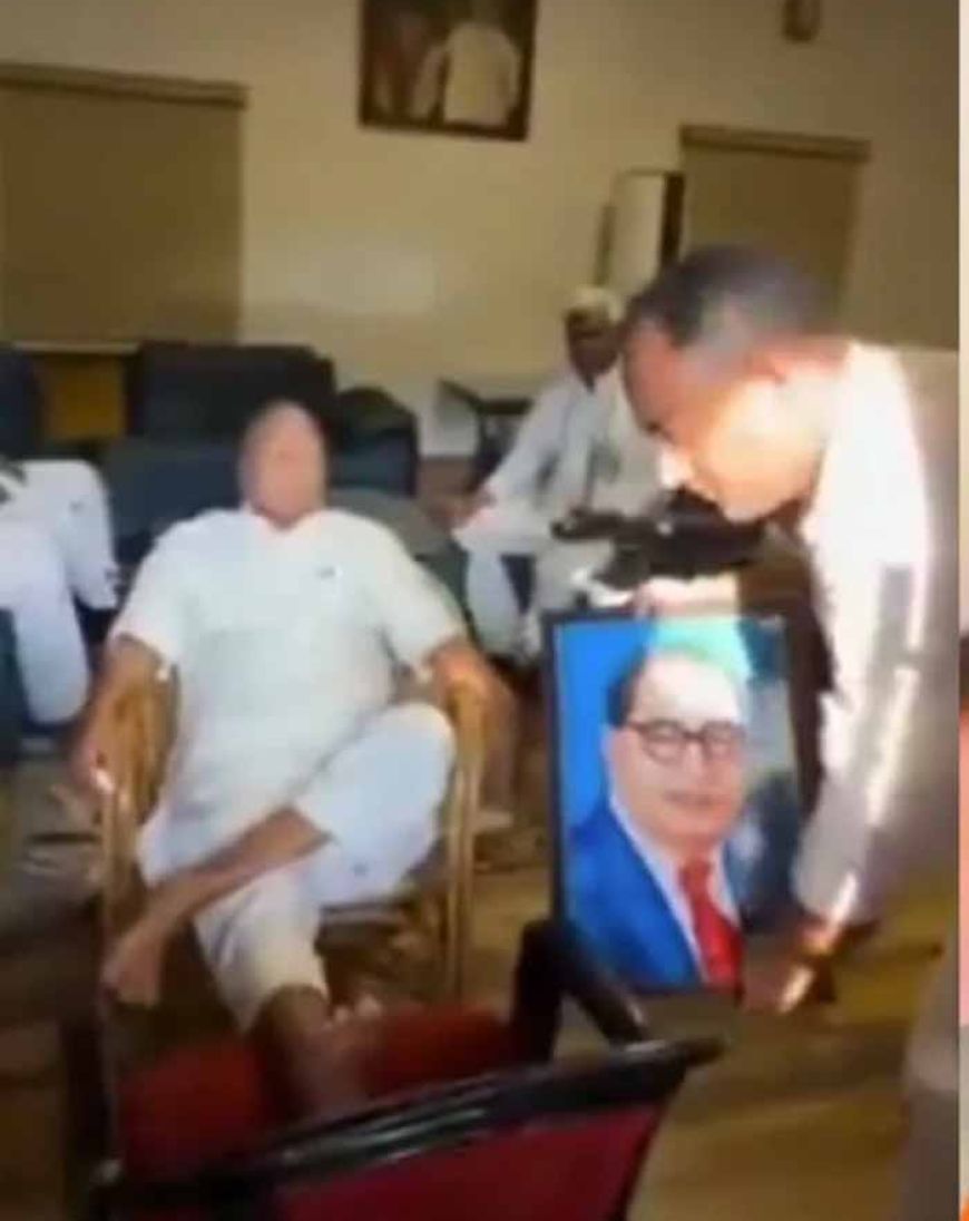 आरजेडी सुप्रीमो लालू प्रसाद यादव पर आंबेडकर के 'अपमान' पर बीजेपी ने चौराहों पर लगाए पोस्टर, कब माफी मांगेंगे