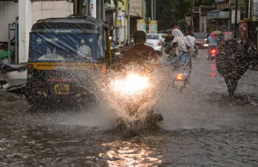 भारतीय मौसम विभाग ने महाराष्ट्र के कई जिलों में भारी बारिश को लेकर किया अलर्ट जारी