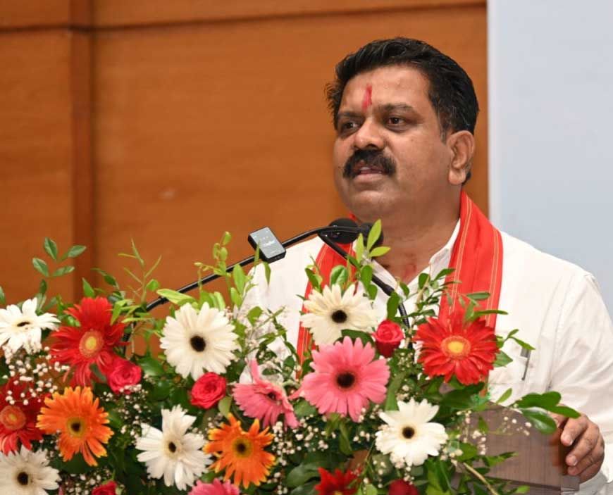 रायपुर : समाज की अपेक्षा पुलिस से होती है और उन अपेक्षाओं पर खरा उतरना हमारी जिम्मेदारी: उपमुख्यमंत्री विजय शर्मा