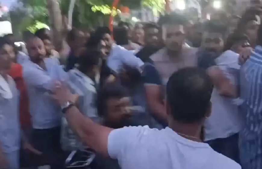 राजधानी भोपाल में कांग्रेस कार्यकर्ताओं के बीच चले लात-घूंसे , BJP का तंज- बैठक या कुश्ती प्रतियोगिता?