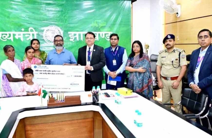 सीएम हेमंत ने शहीद हुए कांस्टेबल सुनील धान के परिजनों को 2.66 करोड़ रुपये की वित्तीय सहायता की प्रदान
